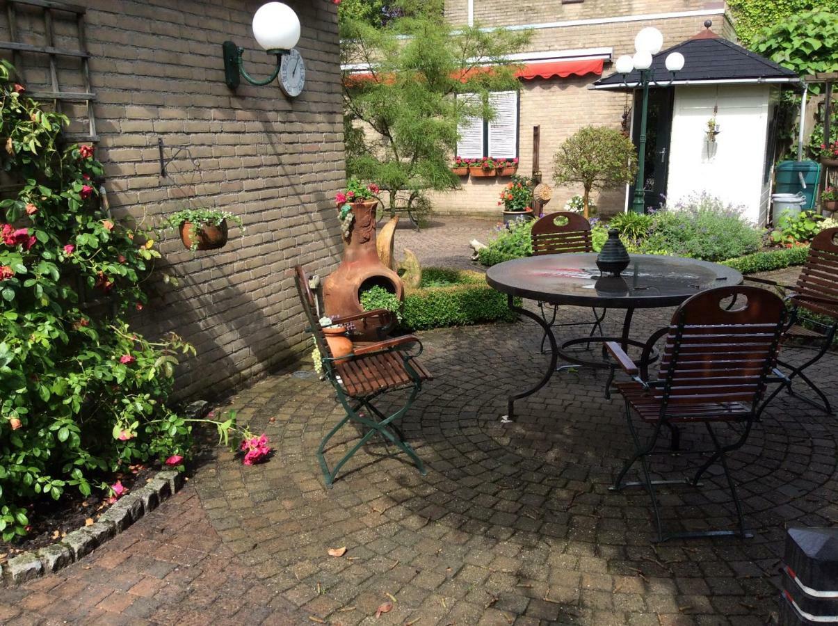 Bed and Breakfast De Aremberg Waalre Exterior foto