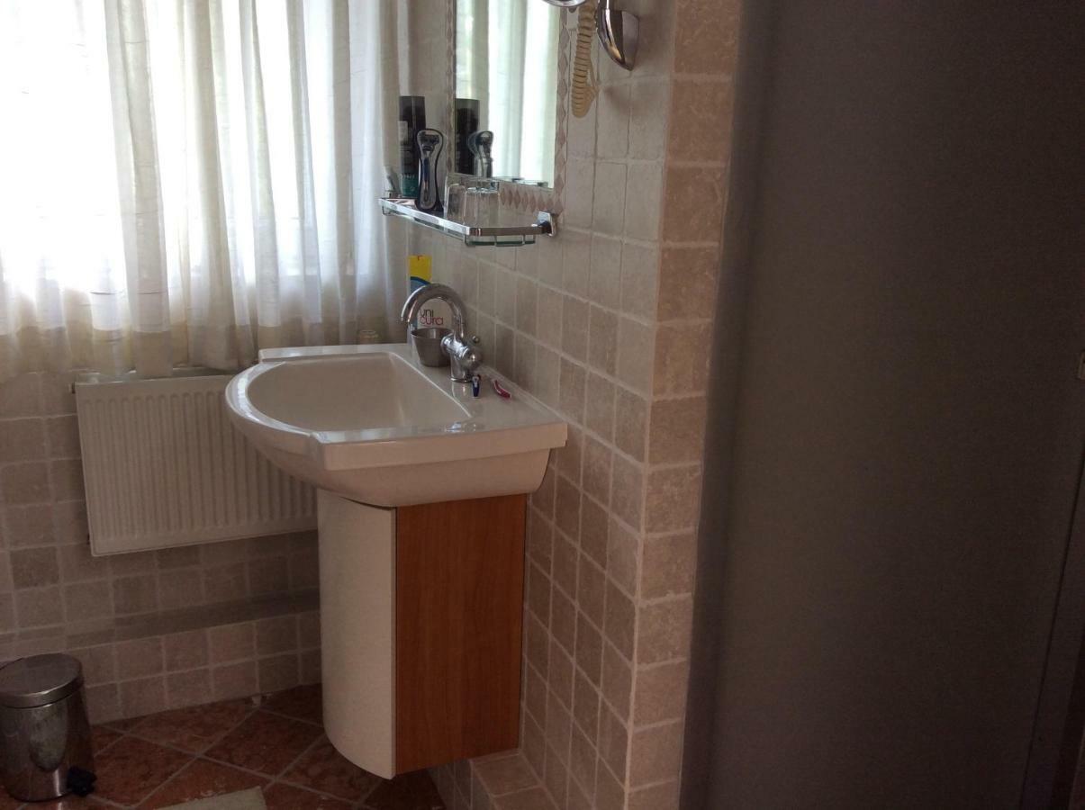 Bed and Breakfast De Aremberg Waalre Exterior foto